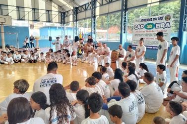 Festival de Capoeira re&uacute;ne centenas de pessoas e celebra cultura afro-brasileira 