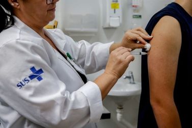 Louveira amplia vacina&ccedil;&atilde;o contra a dengue e inclui novos grupos