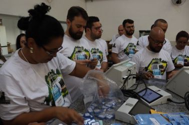 TRE-MT inicia carga e lacre das urnas para Eleições 2022