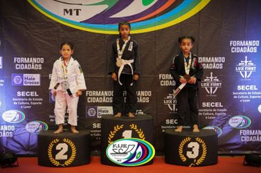 Jiu-jítsu de Lucas do Rio Verde conquista 21 medalhas na 4ª etapa estadual