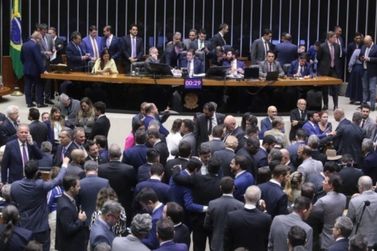C&acirc;mara aprova projeto e MT passar&aacute; a ter 30 deputados estaduais e 10 federais