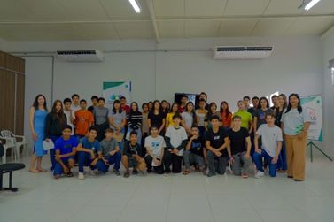 Mutir&atilde;o no Cras abre portas para jovens em busca do primeiro emprego