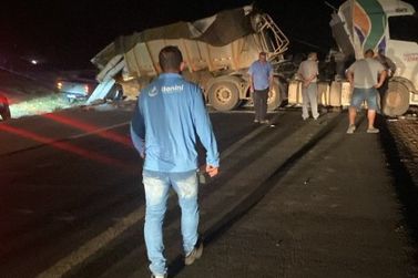 Acidente entre tr&ecirc;s ve&iacute;culos interdita trecho da BR-163 em Lucas do Rio Verde