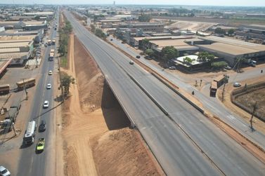 Obras de viadutos provocam novas altera&ccedil;&otilde;es no tr&aacute;fego da BR-163 em Sinop