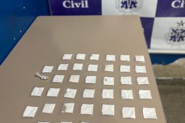 Dona de estabelecimento é detida em Macaúbas com 38 papelotes de cocaína.