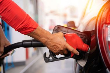 Preço da Gasolina sobre pela 4ª semana seguinte