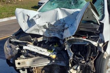 Acidente na Rodovia dos Inconfidentes deixa veículos destruídos