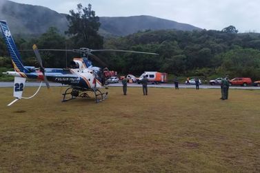 Aeronave que ajudava nas buscas cai e mata 6 bombeiros