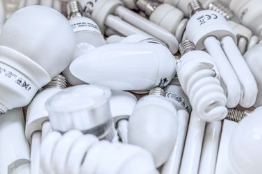 Iniciativa d&aacute; destina&ccedil;&atilde;o correta para l&acirc;mpadas fluorescentes 