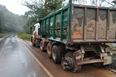 Acidente fatal entre caminhonete e carreta na MG-129
