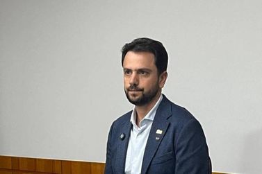 Prefeito Juliano determina retorno regular das aulas a partir de amanh&atilde;