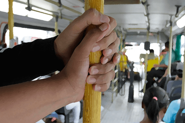 Homem &eacute; flagrado em ato obsceno dentro de &ocirc;nibus entre Mariana e Ouro Preto