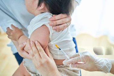 Mariana oferece imunizante contra bronquiolite para beb&ecirc;s pelo SUS