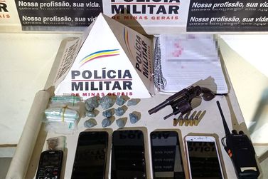 PM apreende arma, drogas e celulares em distrito de Mariana