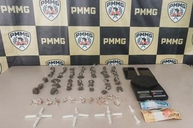 PM apreende drogas ap&oacute;s persegui&ccedil;&atilde;o no bairro Praia, em Itabirito