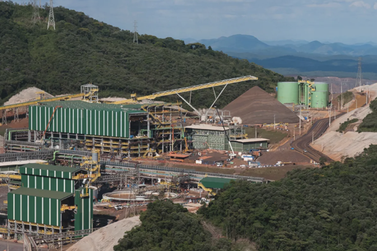 Samarco e tr&ecirc;s gerentes s&atilde;o condenados pelo desastre de Mariana