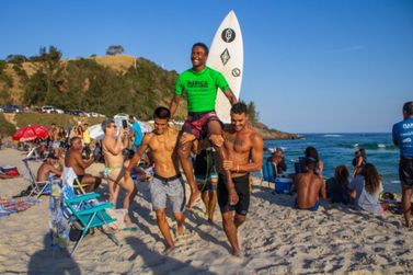 Cauã Costa é campeão do Maricá Surf