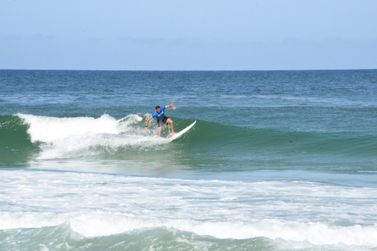 Ponta Negra recebe competição nacional de surf profissional e amador