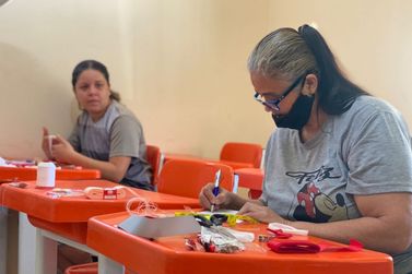 Maricá inicia oficina de confecção de laços de cabelo