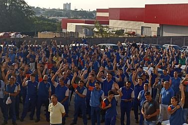 Trabalhadores da Facchini aprovam negociações pelo Sindicato dos Metalúrgicos