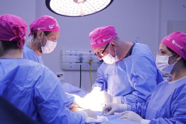 Mutirão de 40 cirurgiões plásticos, reconstrói mamas de 31 pacientes do SUS