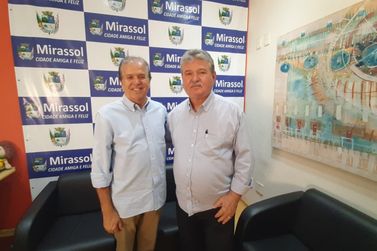 Prefeito de Mirassol recebe visita de Edinho Ara&uacute;jo, ex-prefeito de Rio Preto