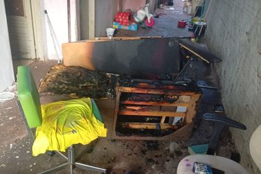 Homem &eacute; preso ap&oacute;s incendiar casa da fam&iacute;lia em Mirassol