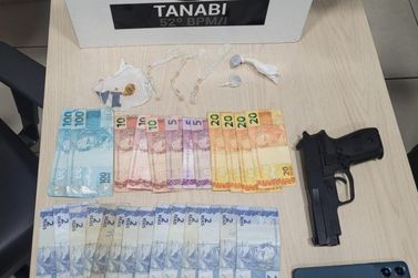 PM apreende drogas e r&eacute;plica de arma em resid&ecirc;ncia em Tanabi