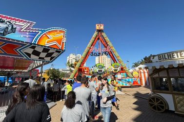 Apae de Mirassol leva 200 alunos para tarde de divers&atilde;o no Vitinho Park