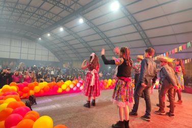  Escola L&uacute;cia Medina faz festa junina em homenagem a Luiz Gonzaga