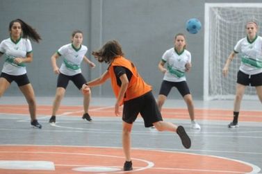 Estudantes de Mirassol entram em quadra nos Jogos Interescolares 2026