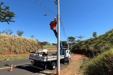 Nova etapa da ilumina&ccedil;&atilde;o em LED avan&ccedil;a em Mirassol