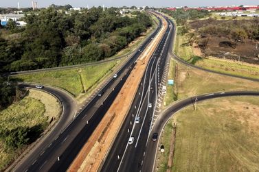 Obras da terceira faixa entre Mirassol e Rio Preto avan&ccedil;am com nova etapa de drenagem