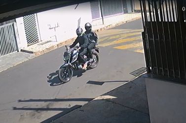 PM prende dupla suspeita de roubo a confeitaria na regi&atilde;o 