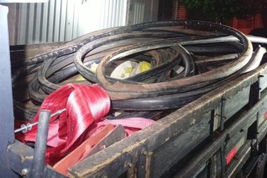 PM prende tr&ecirc;s homens e recupera R$ 200 mil em fios de cobre em Mirassol