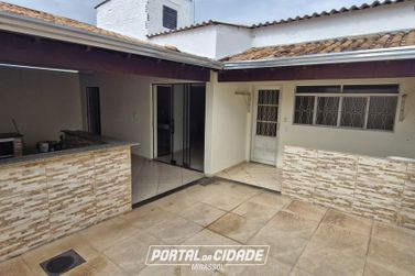 Casa &agrave; venda - 180m&sup2; - Vale do Sol
