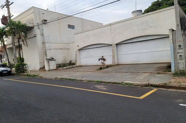 Sobrado &agrave; venda - 990m&sup2; - Centro