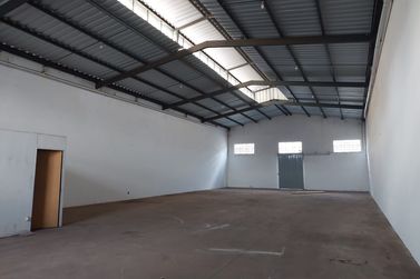 Ponto Comercial para alugar - 360m&sup2; - Jardim S&atilde;o Bernardo III