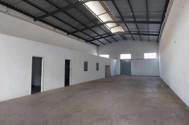 Ponto Comercial para alugar - 360m&sup2; - Jardim S&atilde;o Bernardo III