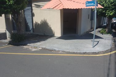 Sal&atilde;o Comercial para alugar - 35m&sup2; - Centro