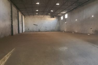Ponto Comercial para alugar - 330m&sup2; - Portal da Cidade Amiga
