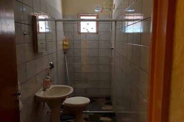 Ch&aacute;cara &agrave; venda - 600m&sup2; - Corrego do lim&atilde;o 