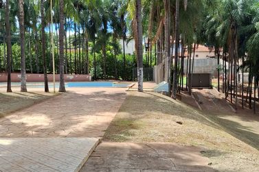 S&iacute;tio &agrave; venda - 200m&sup2; - Centro