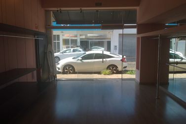 Sal&atilde;o Comercial para alugar - 50m&sup2; - Centro