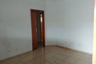 Casa para alugar - 109m&sup2; - Residencial Regissol I