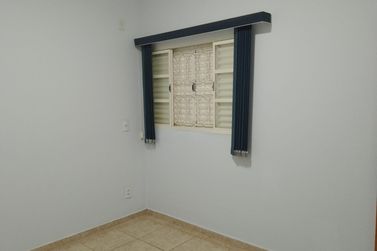 Casa para alugar - 109m&sup2; - Residencial Regissol I