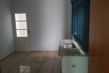 Casa para alugar - 109m&sup2; - Residencial Regissol I