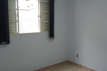 Casa para alugar - 109m&sup2; - Residencial Regissol I