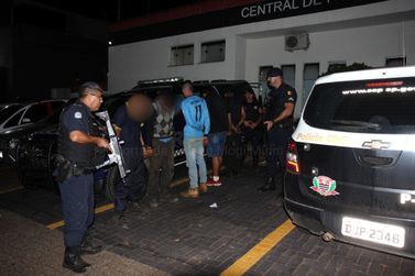 ROMU prende 5 ladrões que furtavam peças de veículos em pátio da Polícia Civil 