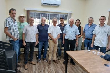 Empres&aacute;rios do agroneg&oacute;cio de Martim apresentam demandas do setor ao prefeito